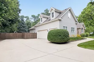 5709 Lenox Rd, Lisle, IL 60532 - Photo 5