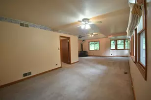 34W615 Illinois St, Saint Charles, IL 60174 - Photo 9