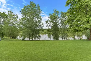 601 W Kristina Ln, Round Lake, IL 60073 - Photo 25