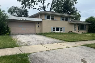 865 E 165th St, South Holland, IL 60473 - Photo 1