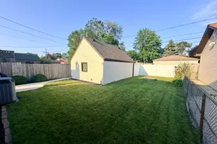 9439 S St Louis Ave, Evergreen Park, IL 60805 - Photo 37