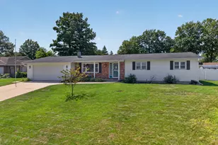 821 King Arthur Ln, Ottawa, IL 61350 - Photo 1
