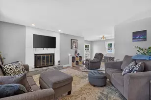 821 King Arthur Ln, Ottawa, IL 61350 - Photo 9