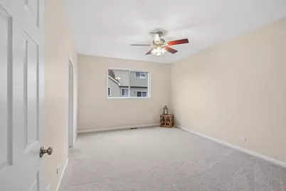 886 Cherry Creek Drive, Grayslake, IL 60030 - Photo 17
