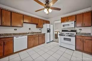 7504 Churchill Dr, Hanover Park, IL 60133 - Photo 9