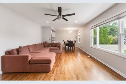 810 Cumberland Street, Hoffman Estates, IL 60169 - Photo 5