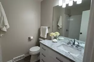 828 N Glenn Dr, Palatine, IL 60074 - Photo 15