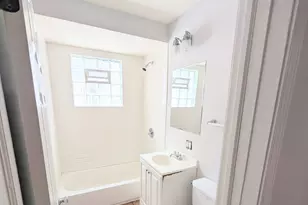 8125 S Escanaba Ave, Chicago, IL 60617 - Photo 5