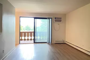 4 Parkside Ct, Vernon Hills, IL 60061 - Photo 3