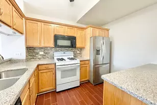 1950 Middlebury Dr, Aurora, IL 60503 - Photo 5