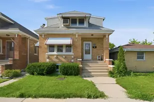 5704 W Newport Ave, Chicago, IL 60634 - Photo 1