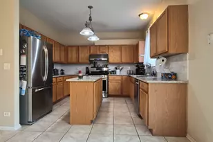 2337 Hudson Cir, Aurora, IL 60502 - Photo 13