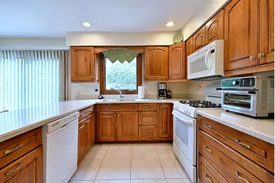 128 Hunter's Circle, Schaumburg, IL 60193 - Photo 7