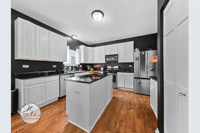 708 Bay Shore Drive, Pingree Grove, IL 60140 - Photo 3