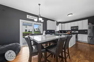 708 Bay Shore Dr, Pingree Grove, IL 60140 - Photo 5