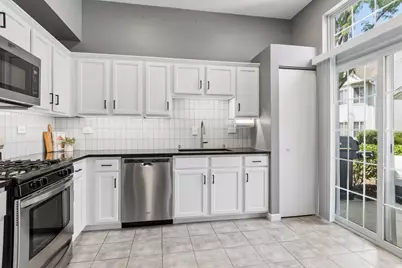 319 E Victoria Circle #319, North Aurora, IL 60542 - Photo 9