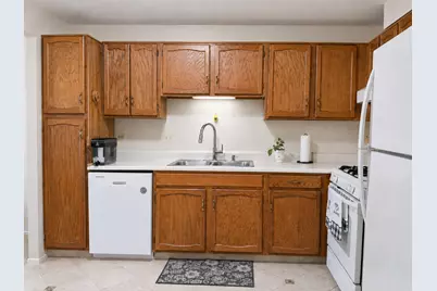 1404 Nottingham Court #D1, Wheeling, IL 60090 - Photo 5
