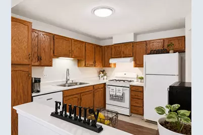 1404 Nottingham Court #D1, Wheeling, IL 60090 - Photo 3