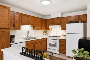 1404 Nottingham Ct, Wheeling, IL 60090 - Photo 3