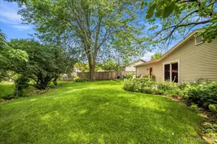 306 Pin Oak Dr, North Aurora, IL 60542 - Photo 3
