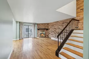 105 W Dover Dr, Mount Prospect, IL 60056 - Photo 3