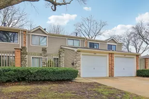 105 W Dover Dr, Mount Prospect, IL 60056 - Photo 1