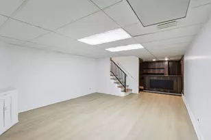 105 W Dover Dr, Mount Prospect, IL 60056 - Photo 21