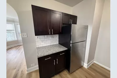 6748 N Ashland Avenue #405, Chicago, IL 60626 - Photo 5