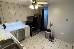 7070 N Ridge Blvd, Chicago, IL 60645 - Photo 13
