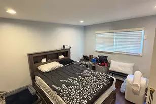 7070 N Ridge Blvd, Chicago, IL 60645 - Photo 11