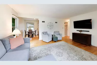 5816 W Greenleaf Avenue, Chicago, IL 60646 - Photo 5