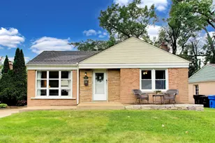 5816 W Greenleaf Ave, Chicago, IL 60646 - Photo 1