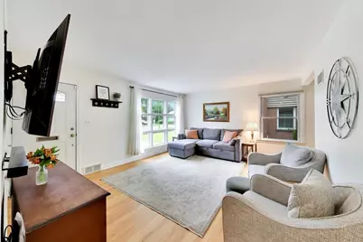 5816 W Greenleaf Avenue, Chicago, IL 60646 - Photo 3
