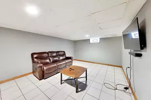 5816 W Greenleaf Ave, Chicago, IL 60646 - Photo 19