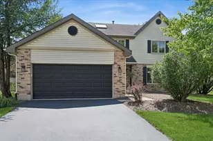 535 Chester Ct W, Aurora, IL 60504 - Photo 1