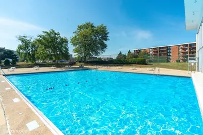 16 E Old Willow Road #206-S, Prospect Heights, IL 60070 - Photo 9