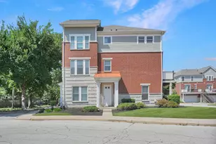 2112 S Crambourne Way, Arlington Heights, IL 60005 - Photo 1