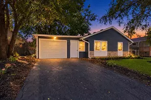 843 Navajo Dr, Carpentersville, IL 60110 - Photo 1
