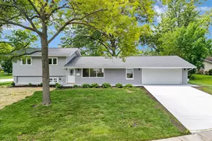 590 Durham Ct, Hoffman Estates, IL 60169 - Photo 1