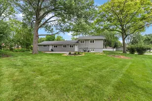 590 Durham Ct, Hoffman Estates, IL 60169 - Photo 9