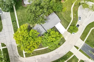 590 Durham Ct, Hoffman Estates, IL 60169 - Photo 3