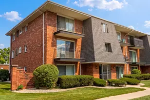10936 S Keating Ave, Oak Lawn, IL 60453 - Photo 1