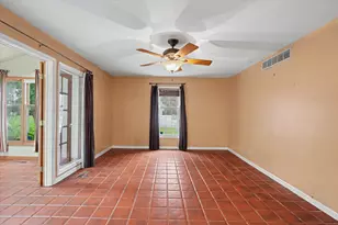 702 Cambridge Dr, Paxton, IL 60957 - Photo 15
