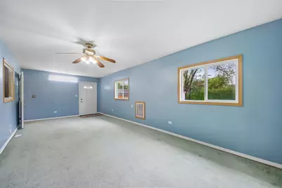 670 Lakeview Lane, Hoffman Estates, IL 60169 - Photo 19