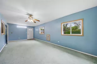 670 Lakeview Ln, Hoffman Estates, IL 60169 - Photo 19