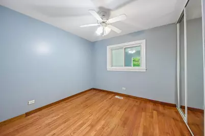 670 Lakeview Lane, Hoffman Estates, IL 60169 - Photo 23