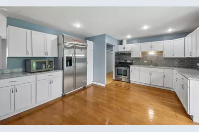 670 Lakeview Lane, Hoffman Estates, IL 60169 - Photo 7