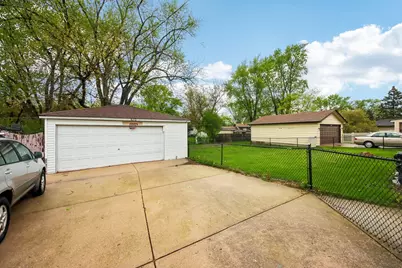 670 Lakeview Lane, Hoffman Estates, IL 60169 - Photo 35