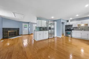 670 Lakeview Ln, Hoffman Estates, IL 60169 - Photo 5
