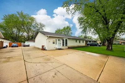 670 Lakeview Lane, Hoffman Estates, IL 60169 - Photo 3